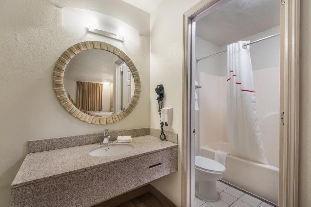 Deluxe Room with Two Double Beds Non-Smoking room - Image 3