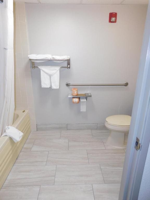 King Room - Disability Access/Non-Smoking room - Image 1
