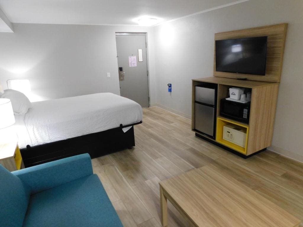 One-Bedroom Suite - Non-Smoking room - Image 2