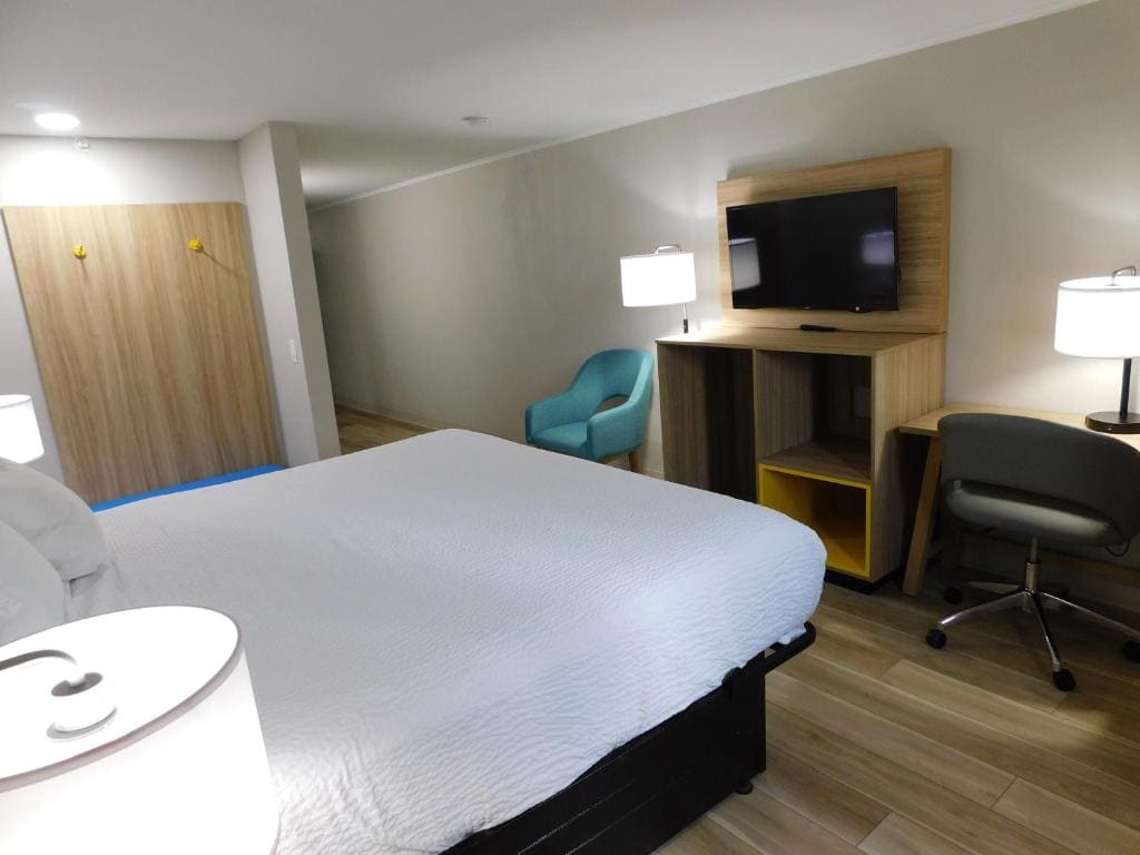 One-Bedroom Suite - Non-Smoking room - Image 3