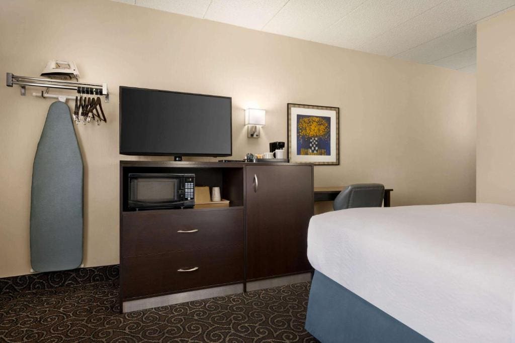 Std. Queen Room - Non-Smoking room - Image 3