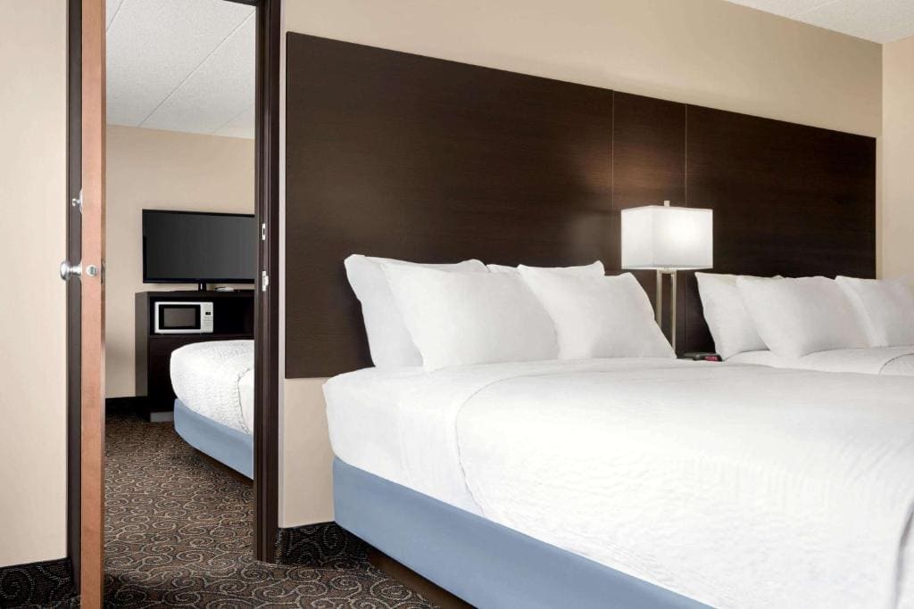 Std. Room with Two Double Beds - Non-Smoking room - Image 1