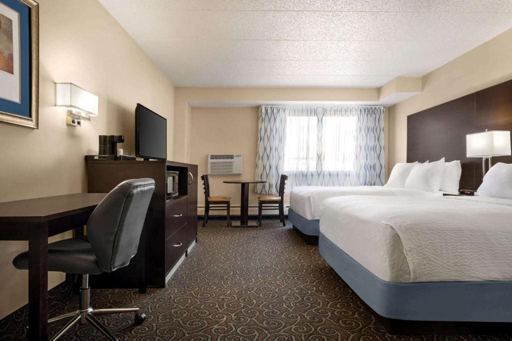 Queen Room with Two Queen Beds - Mobility Access/Non-Smoking room - Image 1