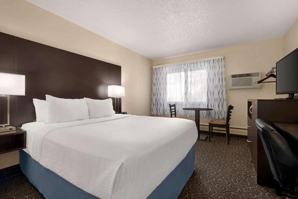 Std. Queen Room - Non-Smoking room - Image 1