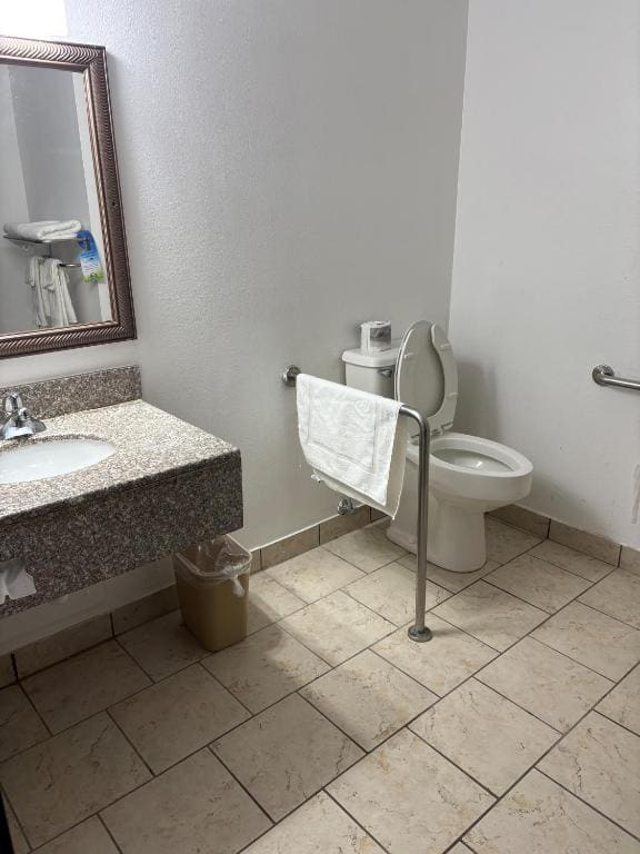 King Room - Mobility Access/Non-Smoking room - Image 3