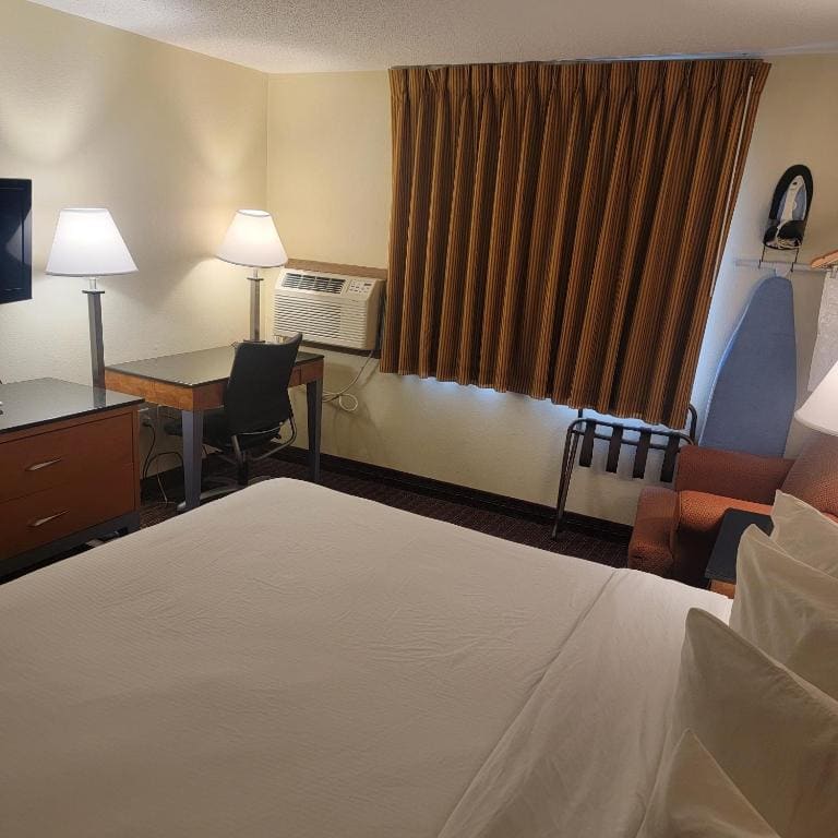 King Room - Non-Smoking room - Image 1