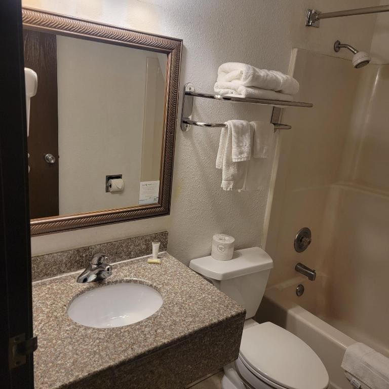 Double Room - Mobility Access/Non-Smoking room - Image 1