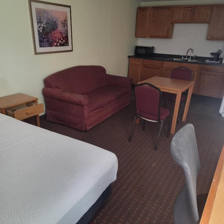 Two-Bedroom Suite with Two Double Beds and Kitchenette - Non-Smoking room - Image 3