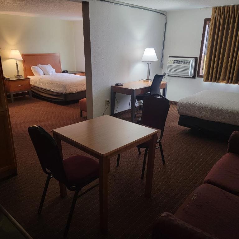 Two-Bedroom Suite with Two Double Beds and Kitchenette - Non-Smoking room - Image 2