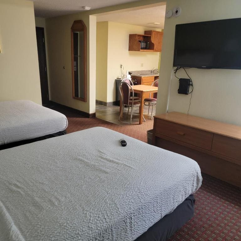 Two-Bedroom Suite with Two Double Beds and Kitchenette - Non-Smoking room - Image 1