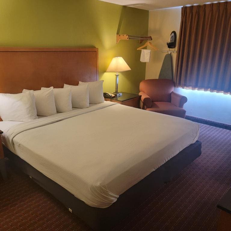 King Room - Mobility Access/Non-Smoking room - Image 1