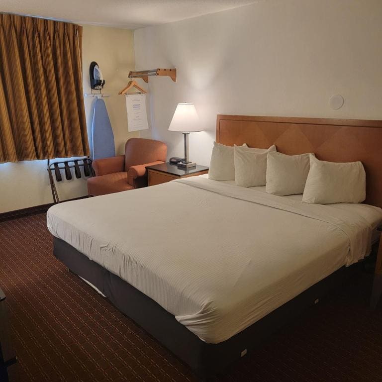 King Room - Non-Smoking room - Image 2