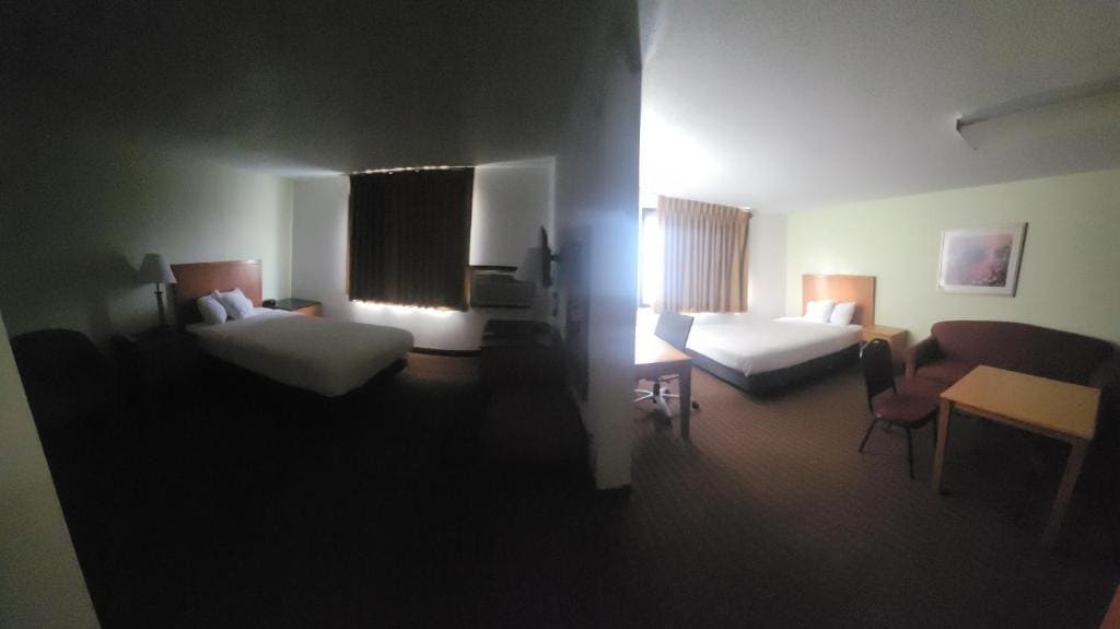 Two-Bedroom Suite with Two King Beds and Kitchenette - Non-Smoking room - Image 2