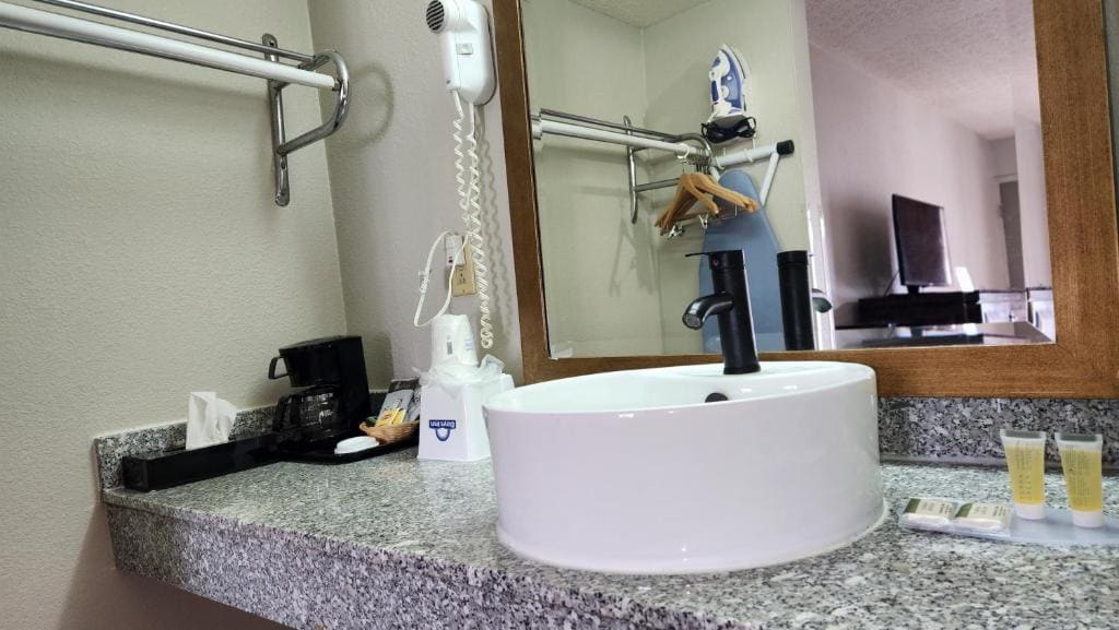 Standard Double Room - Non-Smoking room - Image 3