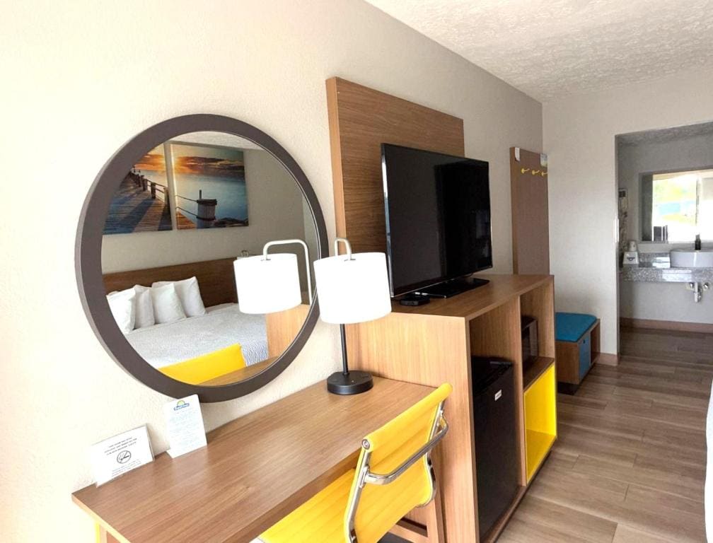 Deluxe King Room room - Image 2