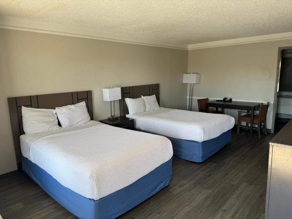 King Room - Non-Smoking room - Image 2