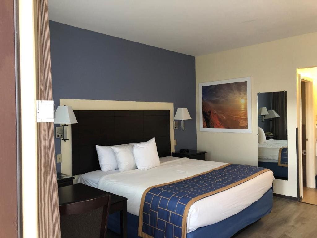 Queen Room - Non-Smoking room - Image 1