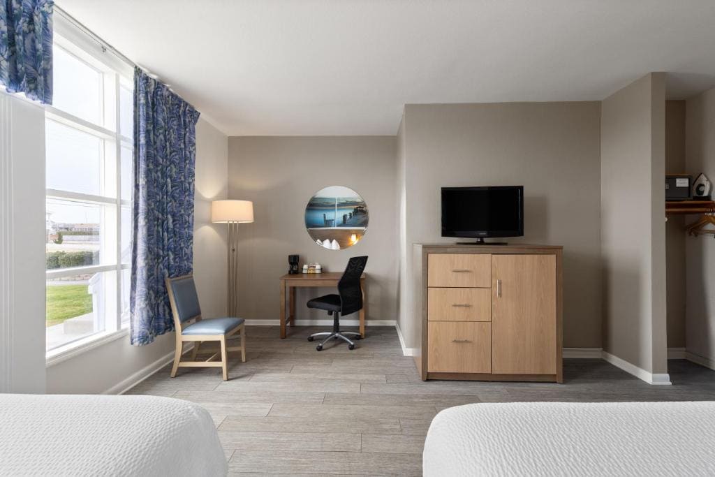 Double Room with Two Double Beds - Non-Smoking First or Second Floor room - Image 1
