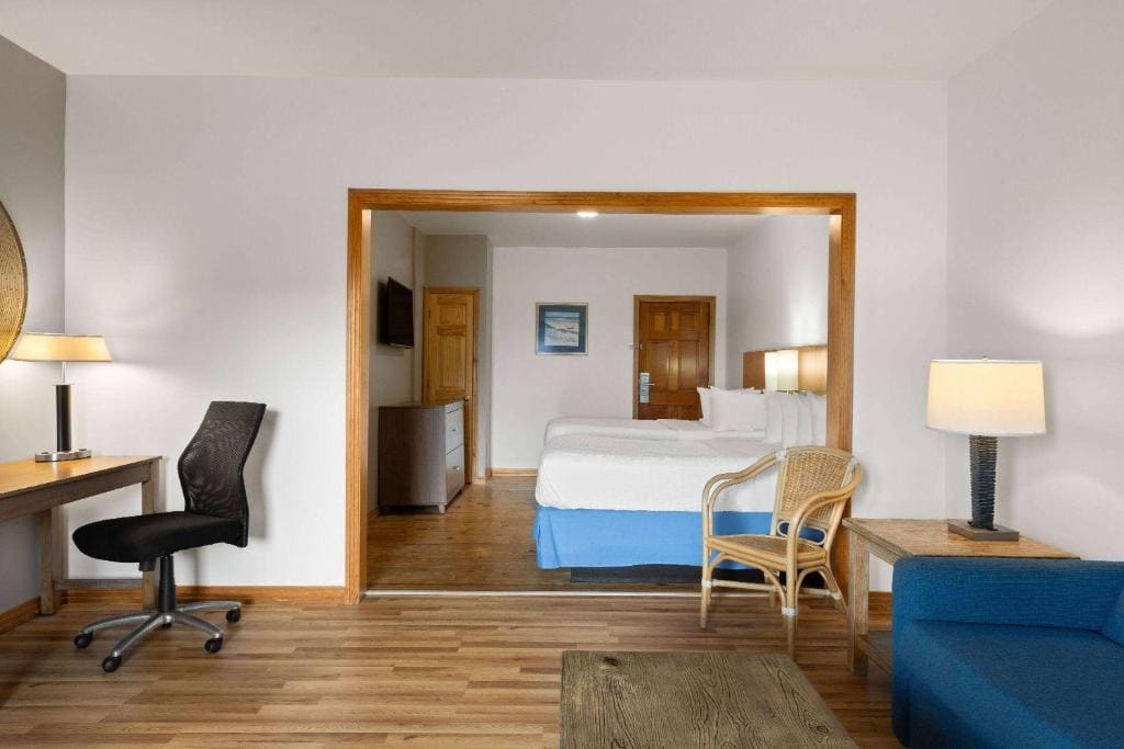 Suite with Two Double Beds Non Smoking First or Second Floor room - Image 2