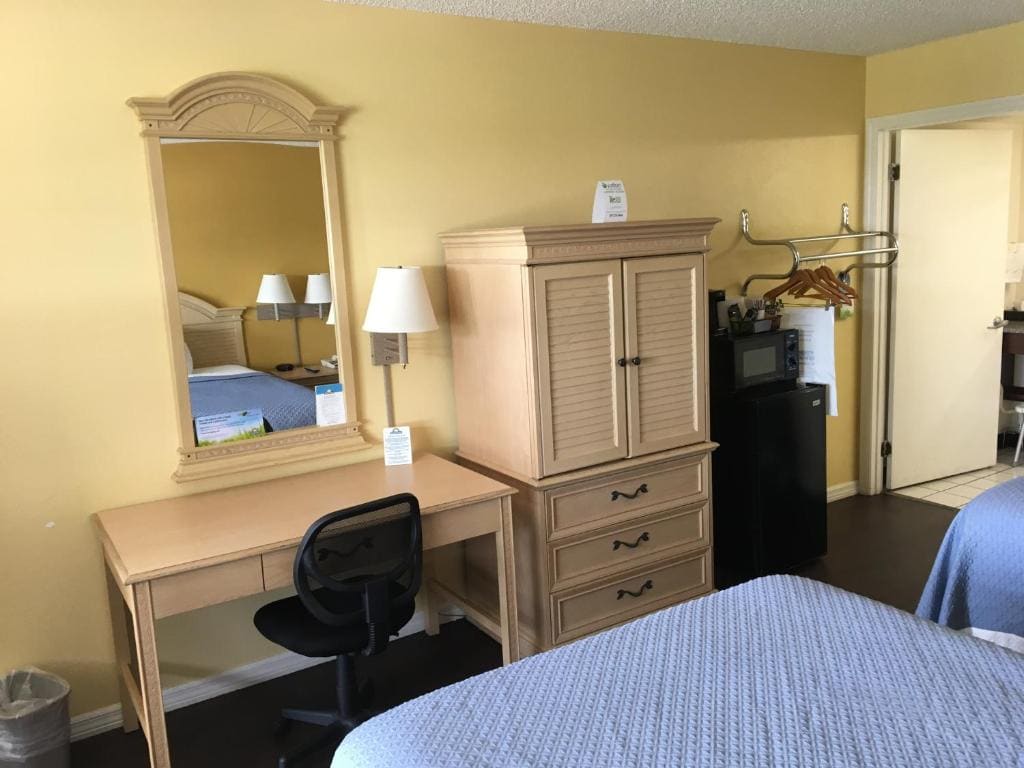 Double Room with Two Double Beds - Non-Smoking room - Image 2