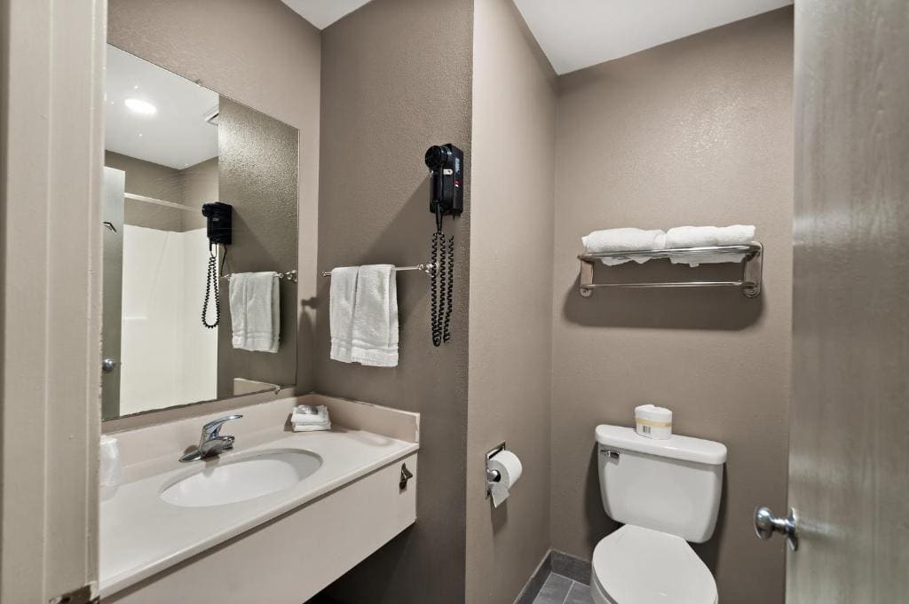 Deluxe Double Room with Two Double Beds Smoke Free room - Image 2