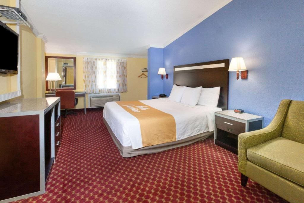 Business King Room - Non-Smoking room - Image 1