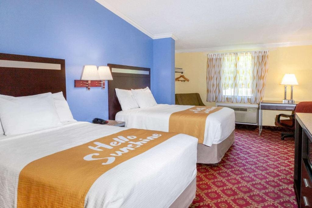 Business Room with Two Double Beds - Non-Smoking room - Image 1
