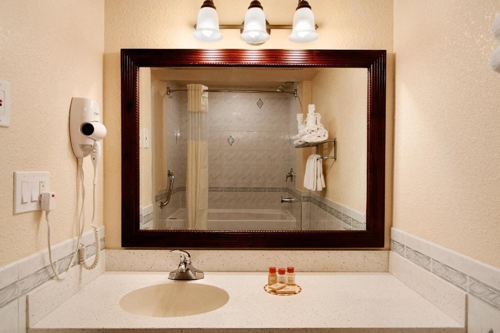 Business King Room - Non-Smoking room - Image 2