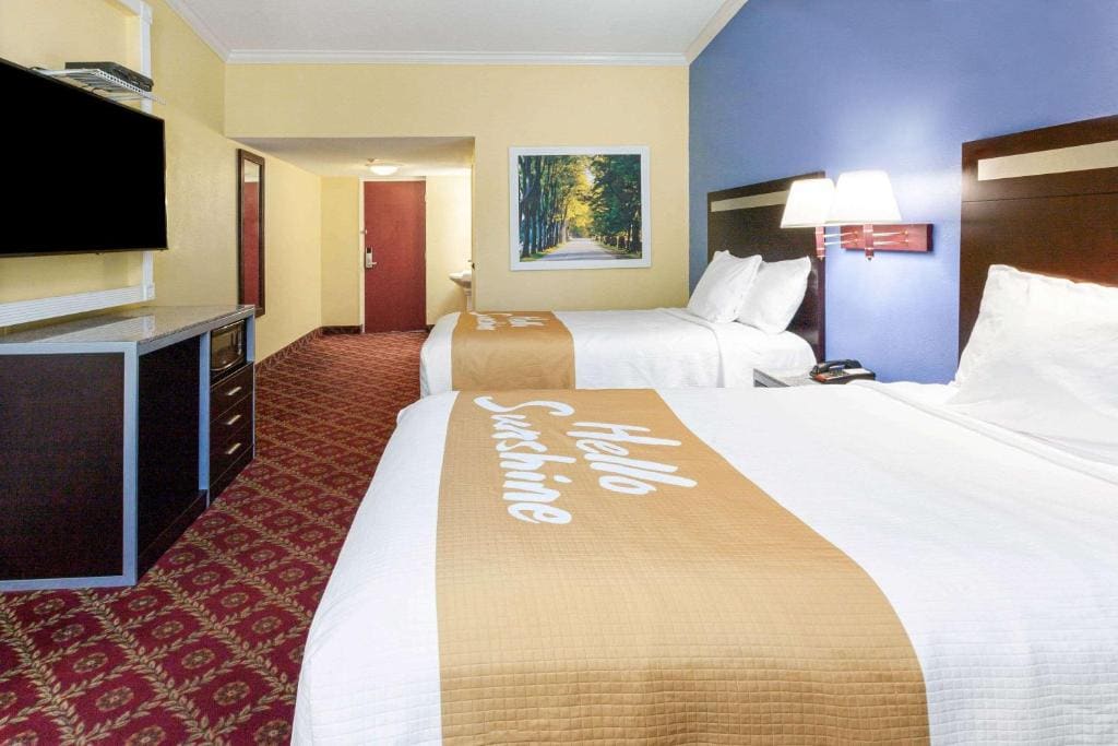 Business Room with Two Double Beds - Non-Smoking room - Image 2