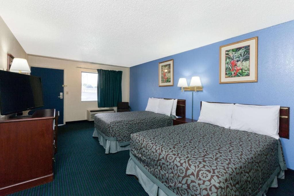 Double Room with Two Double Beds - Smoking room - Image 1