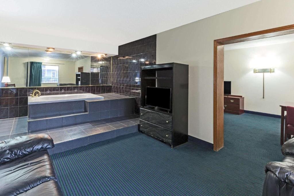 King Room - Non-Smoking room - Image 2
