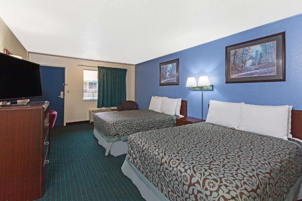 Double Room with Two Double Beds - Smoking room - Image 2