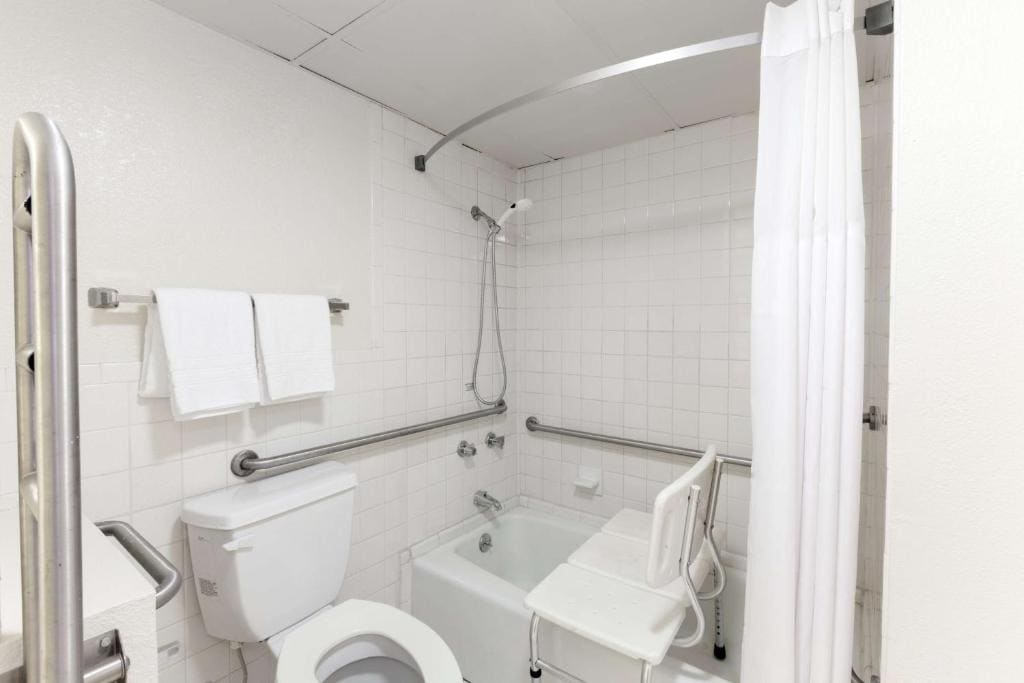 Queen Room - Disability Access/Non-Smoking room - Image 1