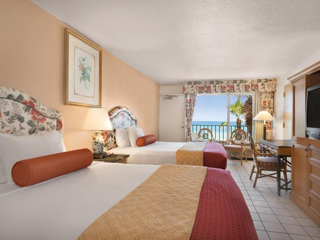 Family Suite with Two Queen Beds and Sofa Bed - Non-Smoking room - Image 1