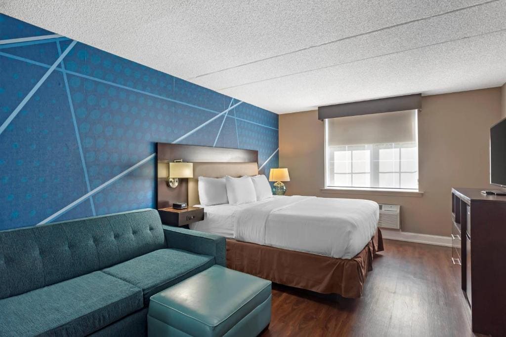 King Suite - Non Smoking room - Image 2