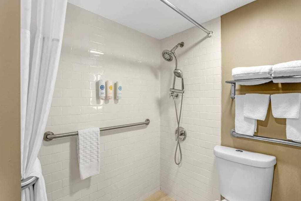 King Suite - Accessible/Non-Smoking room - Image 1