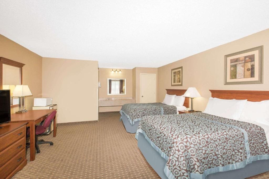 Double Room with Two Double Beds - Non-Smoking room - Image 2