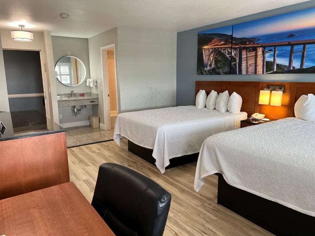 Quadruple Room with Two Queen Beds and Ocean View - Non Smoking room - Image 2