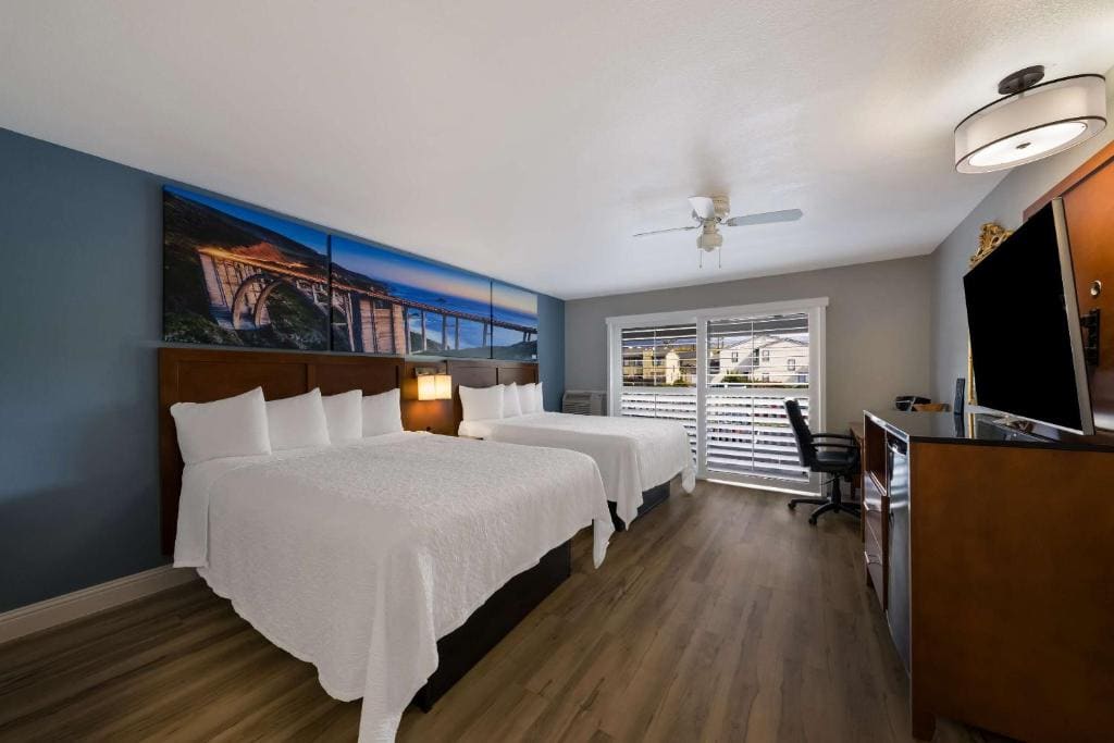 Quadruple Room with Two Queen Beds and Ocean View - Non Smoking room - Image 1