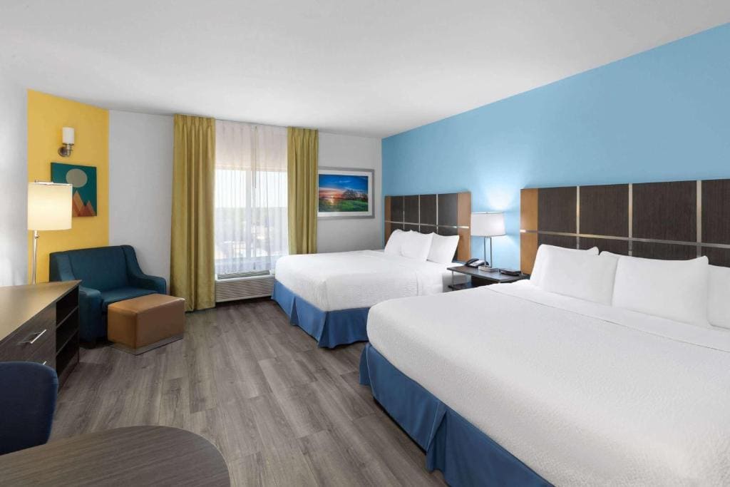 King Room with Two King Beds - Non-Smoking room - Image 2