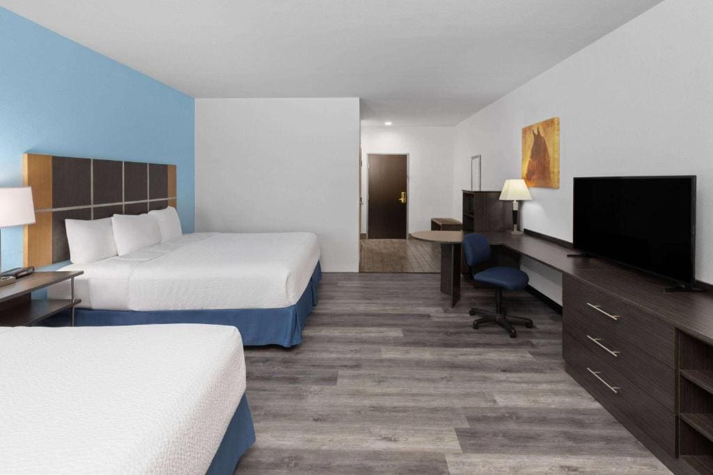 King Room with Two King Beds - Non-Smoking room - Image 1