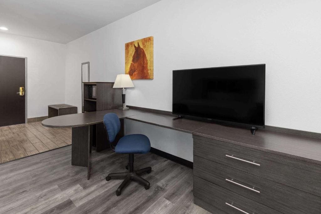 King Room - Non-Smoking room - Image 3