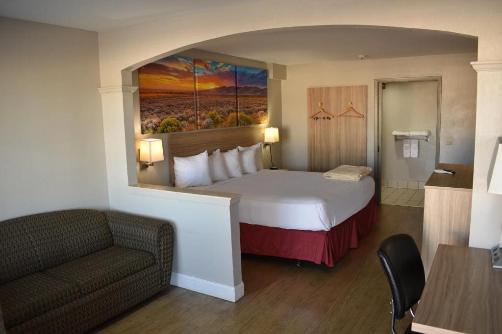 King Room - Disability Access - Non-Smoking room - Image 1