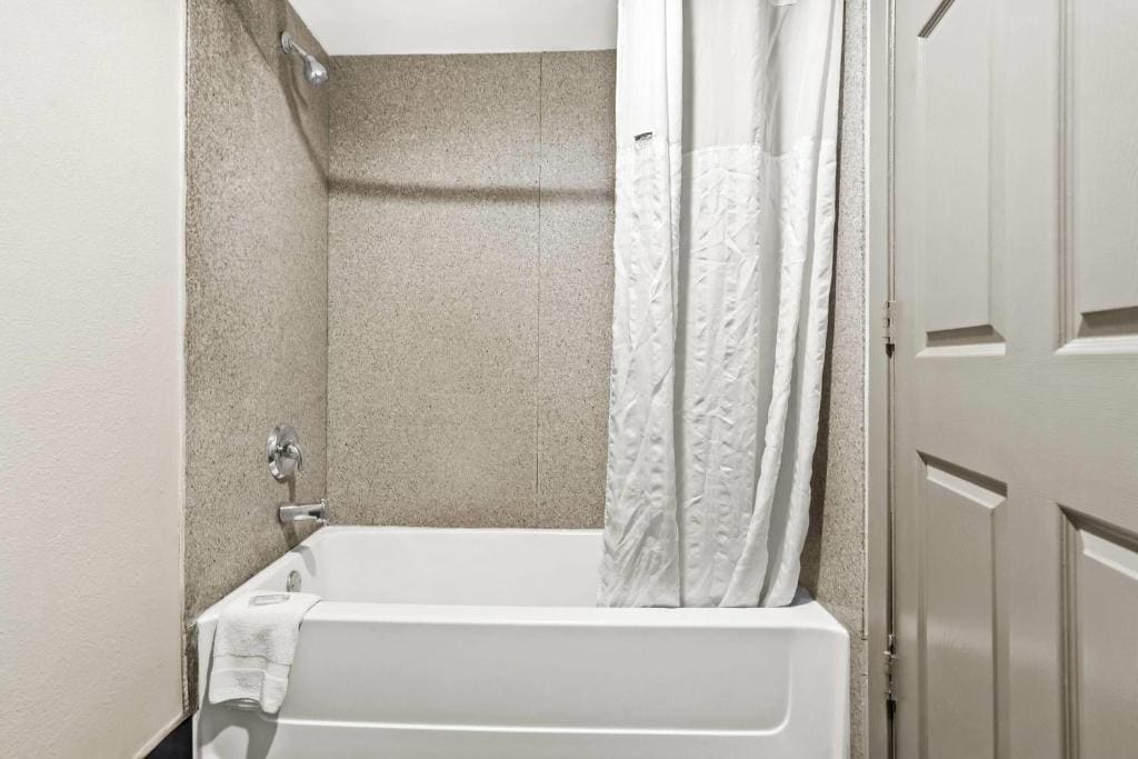 Double Room with Two Double Beds - Smoking room - Image 2