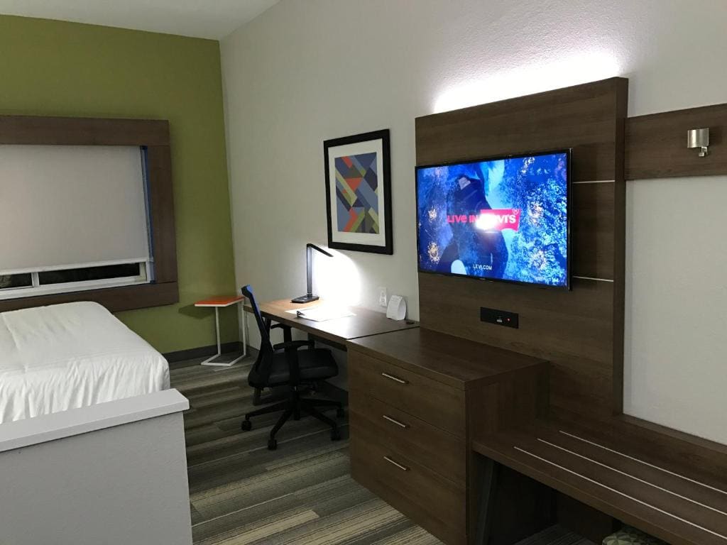 Standard Queen Room with Two Queen Beds room - Image 2