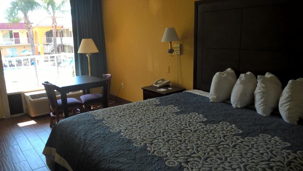 King Room - Non-Smoking room - Image 1
