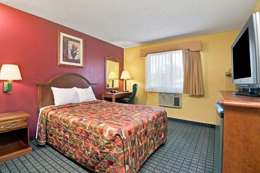 Double Room - Mobility Access/Non-Smoking room - Image 1