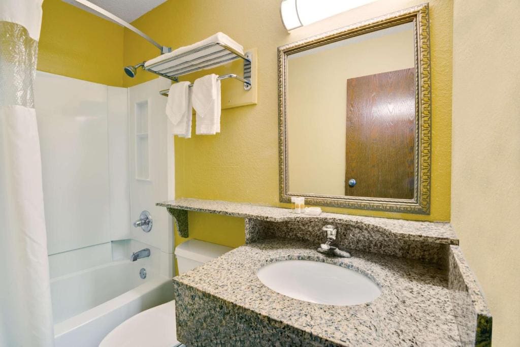 King Studio Suite - Non-Smoking room - Image 2