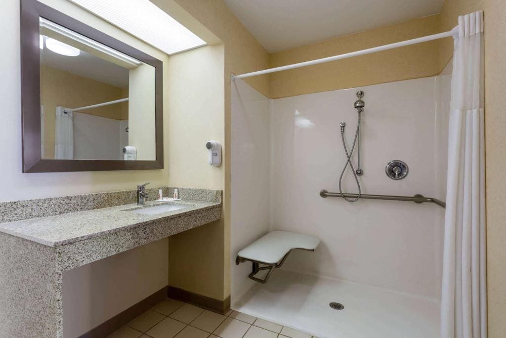 King Room - Non-Smoking room - Image 3