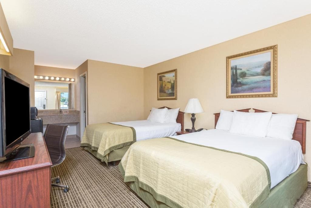 Double Room - Disability Access/Non-Smoking room - Image 1
